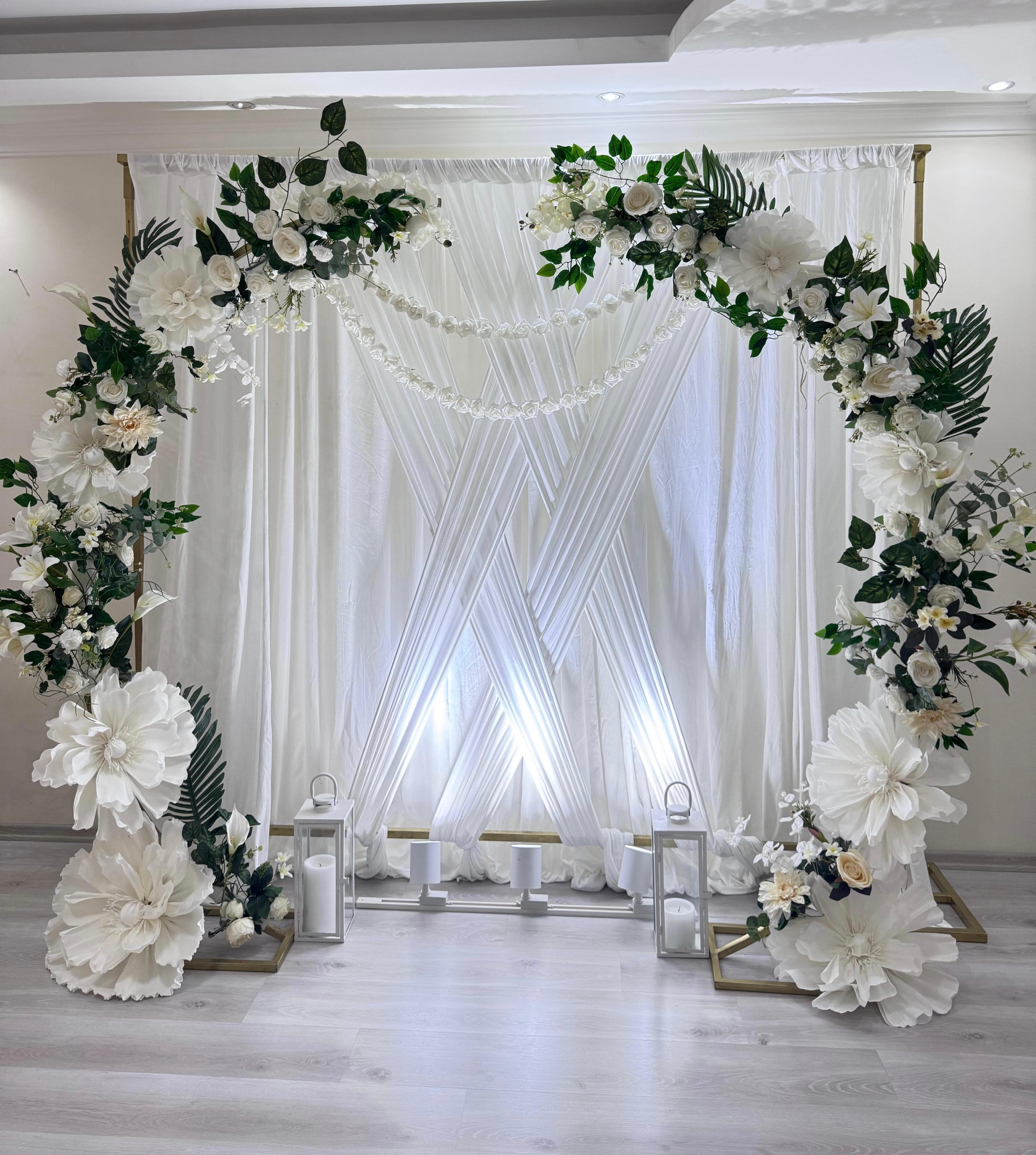 Beyaz Çiçekli Kemer Dekorasyonu